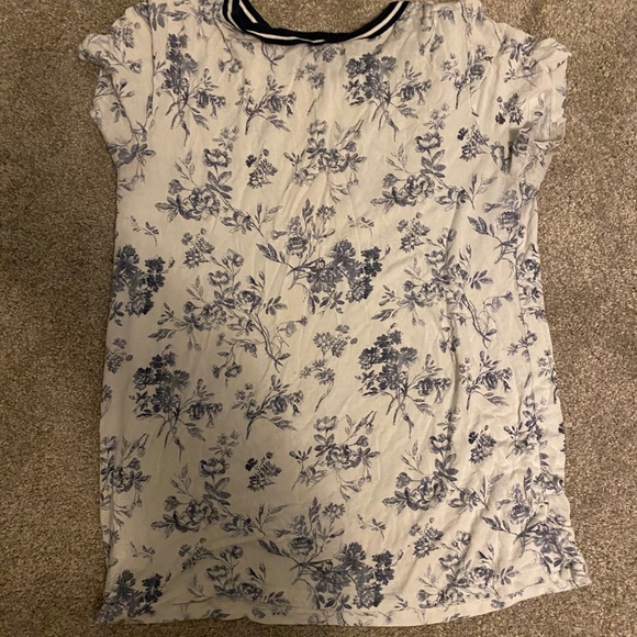 Blue and white floral t shirt - Picture 2 of 3